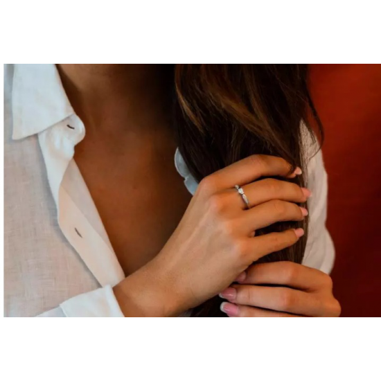 Geelgouden ring 14 krt  met 0,20 briljant geslepen diamant. - 25450